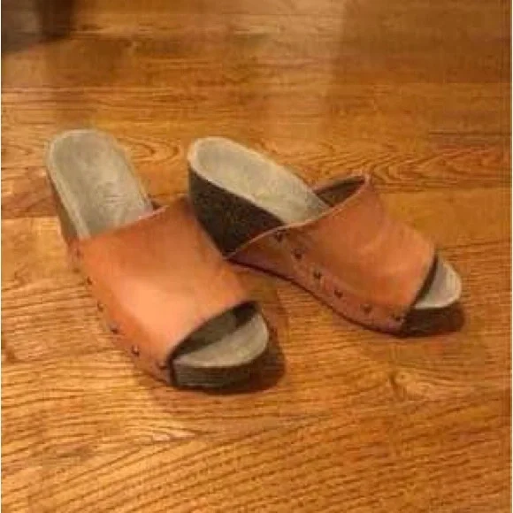 Comfy Soles By Bamboo Leeway wedge - sandal / shoe size 8. Worn once. - Picture 4 of 5